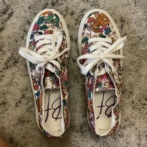 Blowfish Womens Size 7 Sneakers with Side Zipper